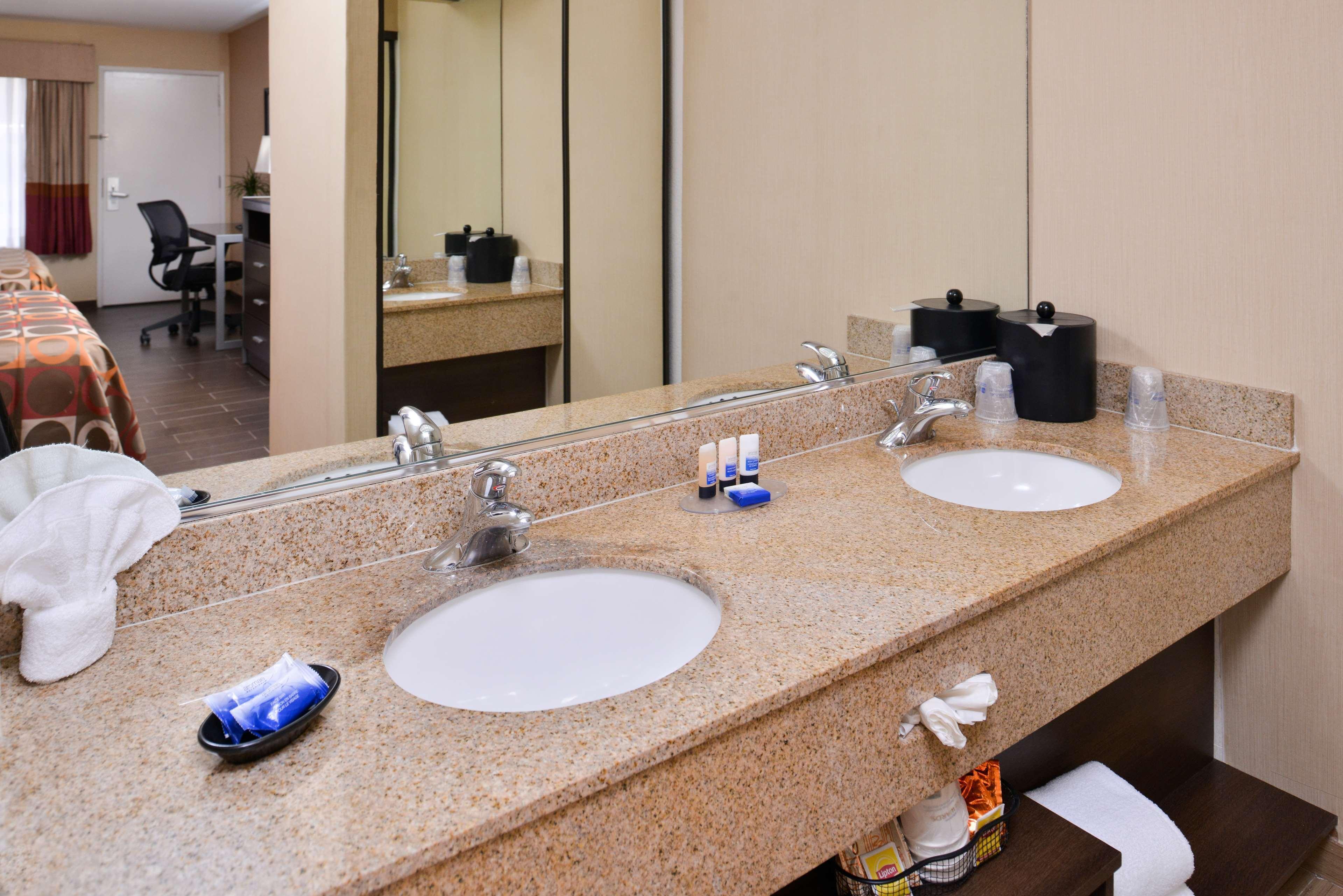 Best Western Plus Raffles Inn & Suites Άναχαϊμ Εξωτερικό φωτογραφία